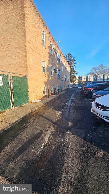 Building Photo - 6007 Bingham St