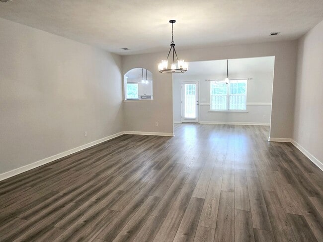 Building Photo - 725 Goodale Dr