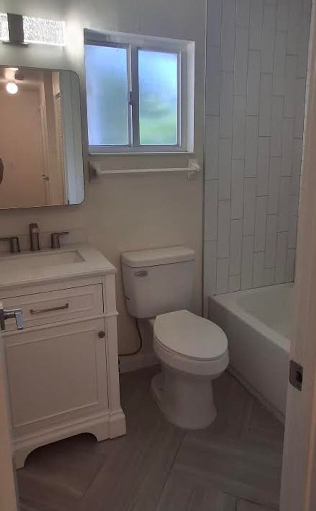 Building Photo - Exceptional Fully Remodeled 2-Bedroom, 2-Bath Duplex in University PlaceFenced Yard