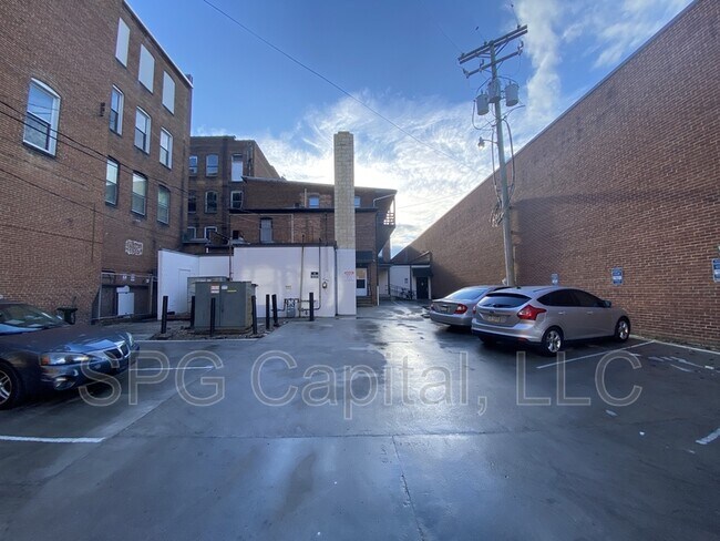 Building Photo - 5 Center Square