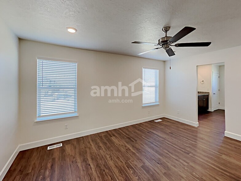 Building Photo - 373 North St