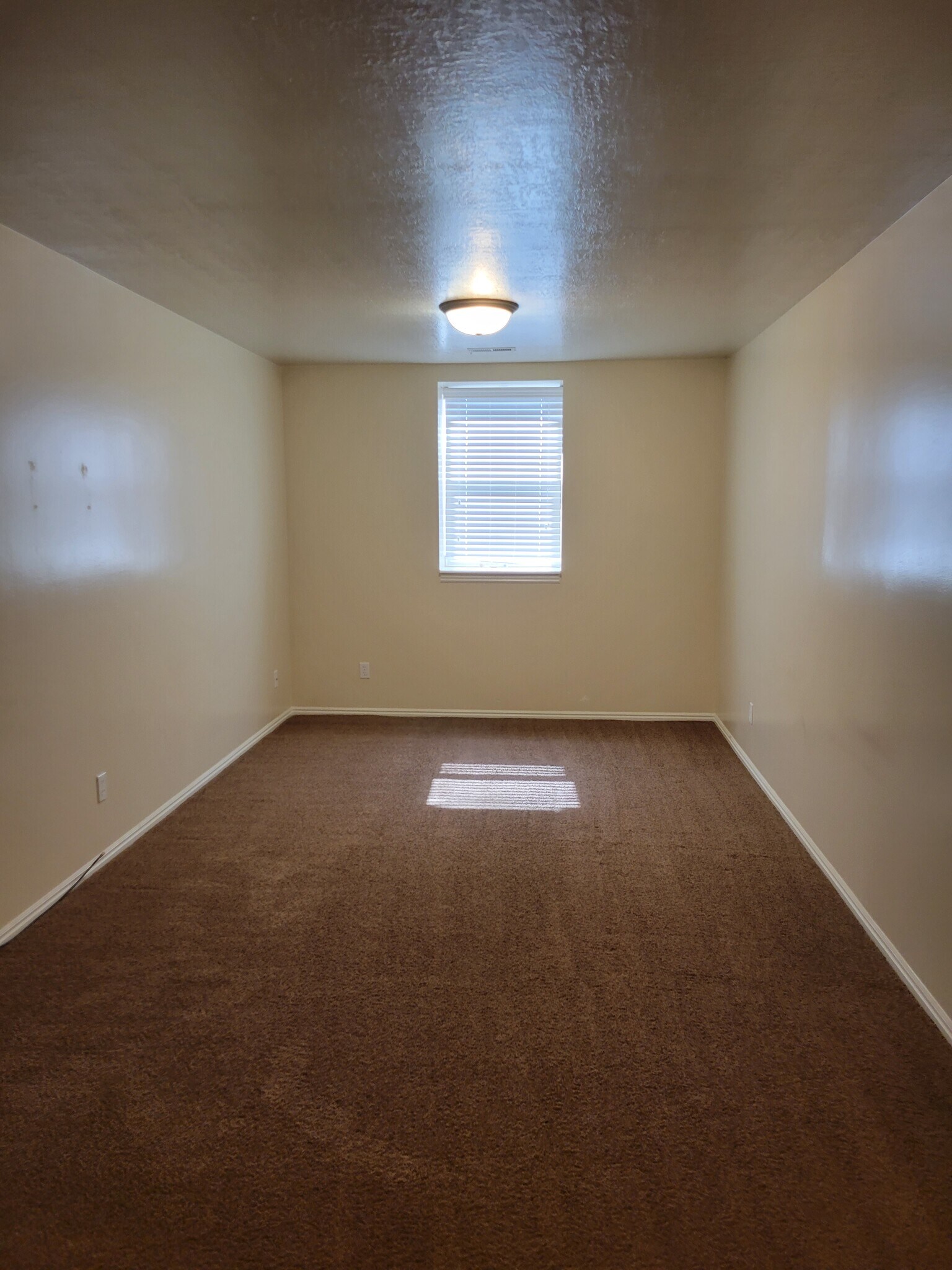 Building Photo - 215 E 100 N