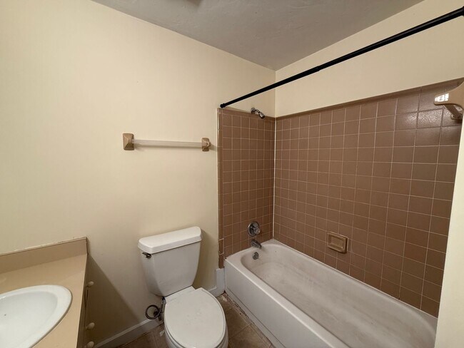 Building Photo - Comfortable SW Gainesville Home with Large...