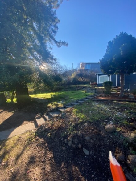 Building Photo - 21255 Willamette Dr