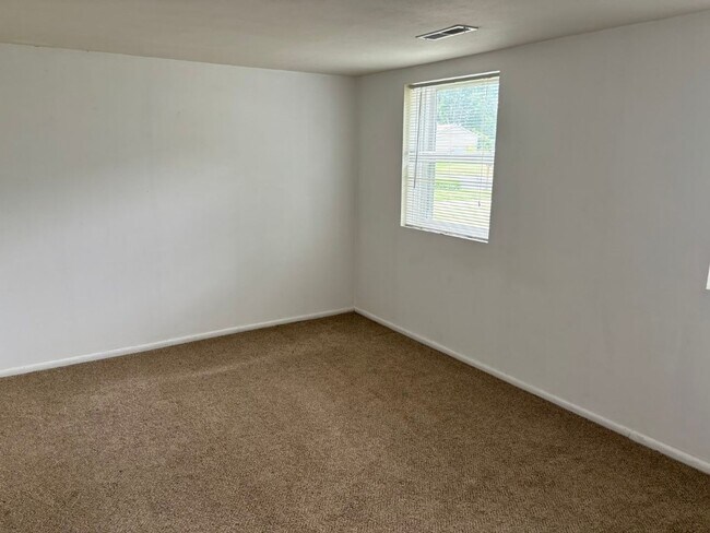 Building Photo - Fairview 5806-5810