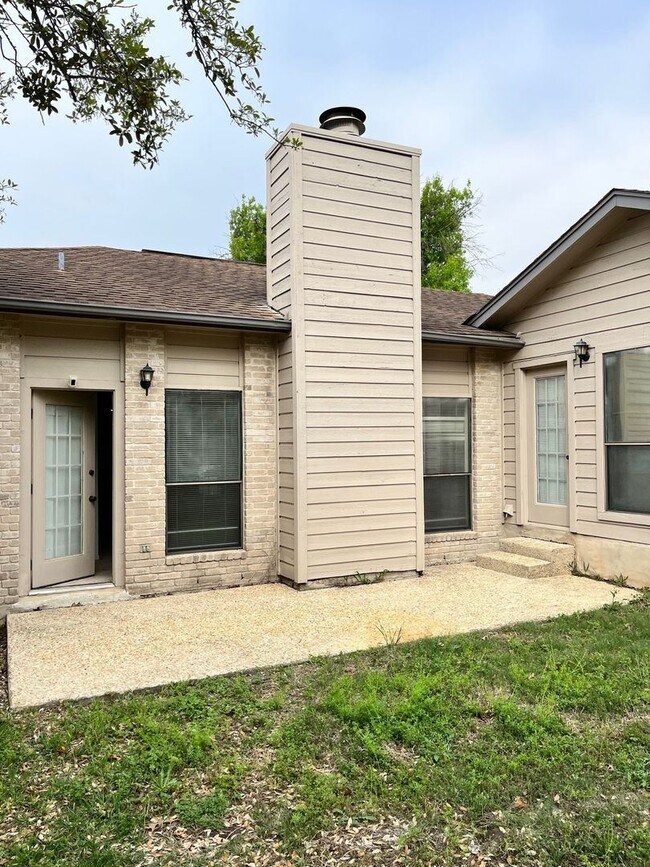 Building Photo - 4 br, 2 bath House - 19906 Encino Briar