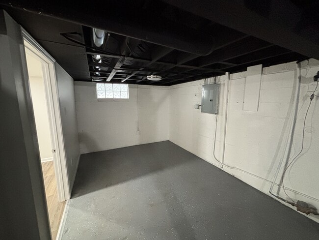 Building Photo - 575 Durbin St