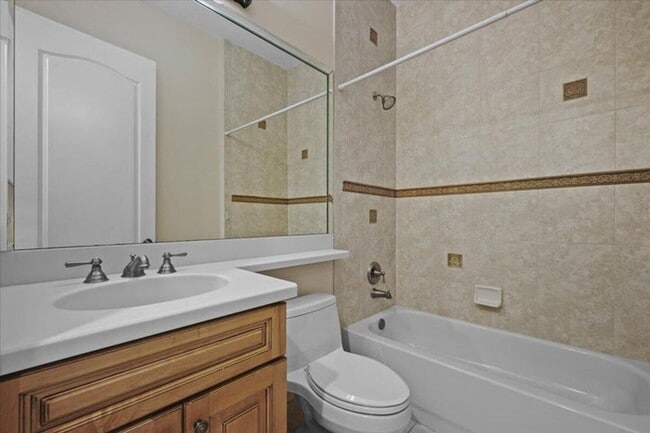 Building Photo - 4902 Vine Cliff Way E