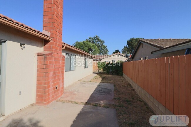 Building Photo - 3 Bed, 2 Bath Home w/ Central HVAC, 2 Car ...
