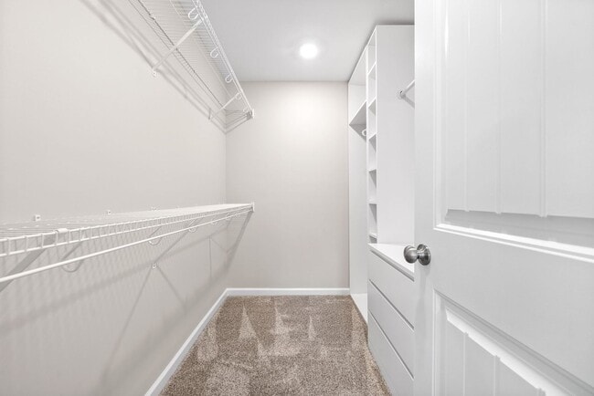 Building Photo - Pet Friendly Three Bedroom!