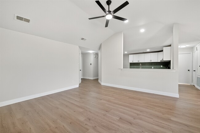 Building Photo - 5530 Oak Falls Dr
