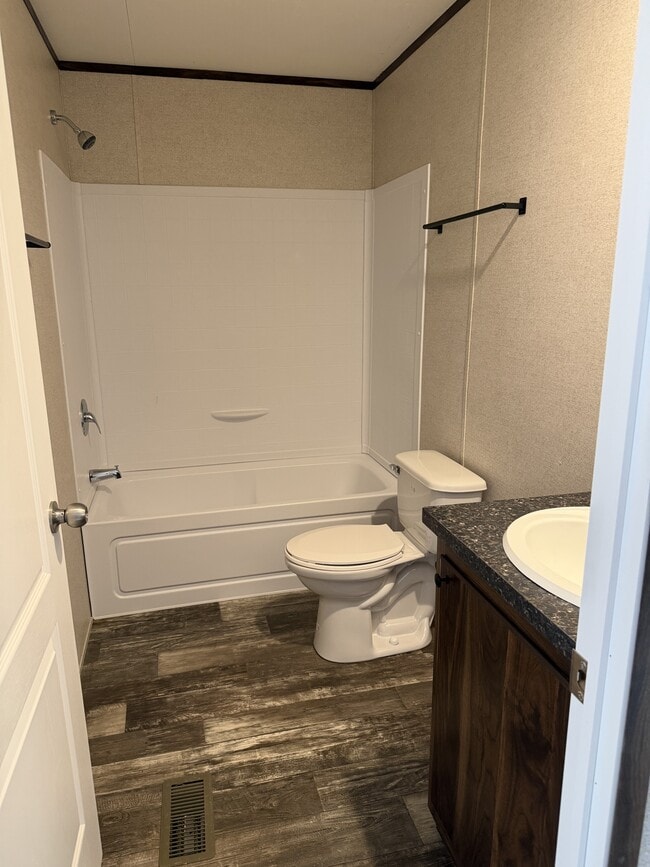 Building Photo - 408 Parker St