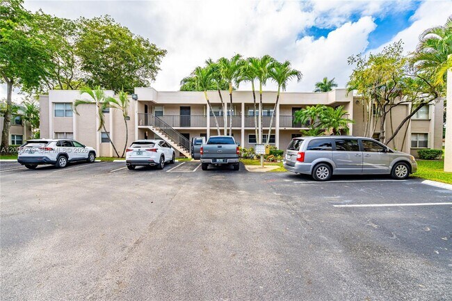 Building Photo - 8513 Old Country Manor