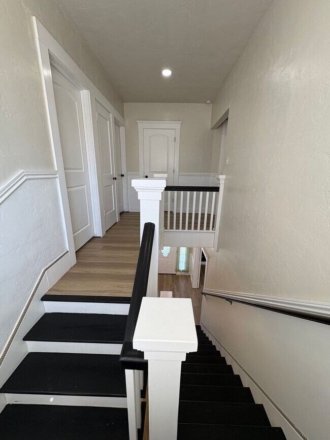 Building Photo - Beautiful 2 Story home Available coming soon!, pet friendly!