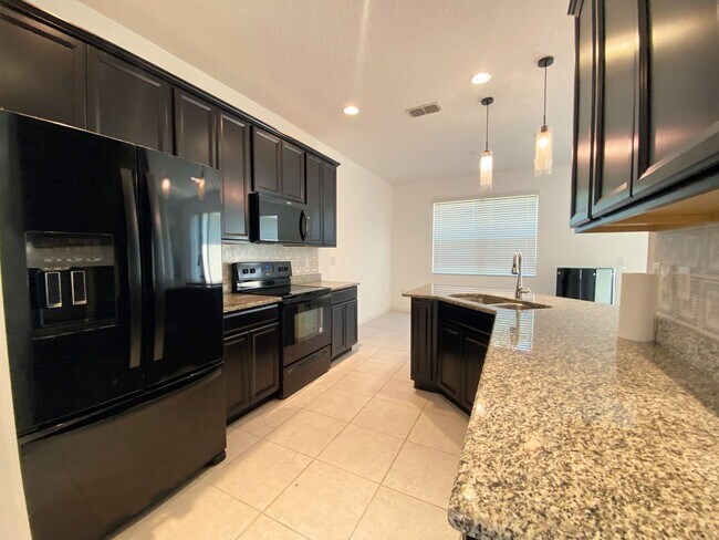 Building Photo - Stunning 3 Bed, 2 Bath Home in Gated Legac...