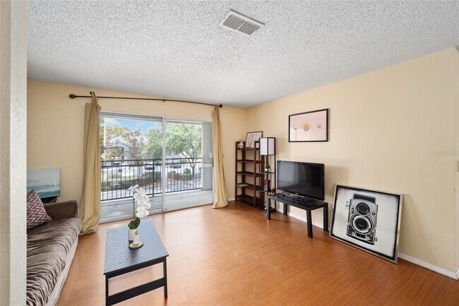 Building Photo - 3705 SW 27th St