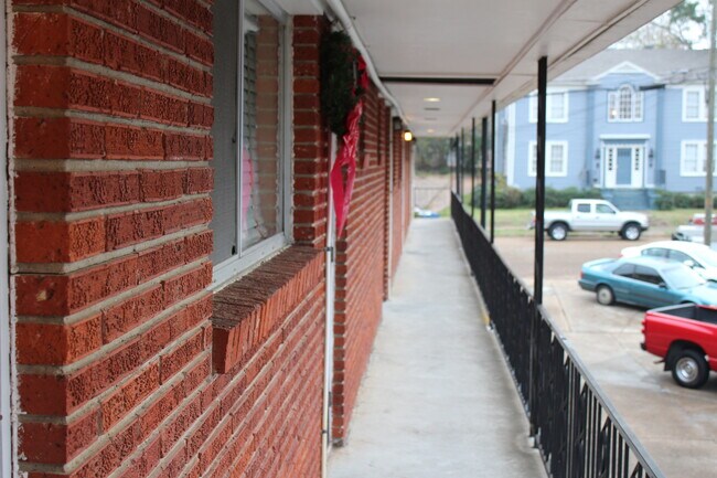 Building Photo - 905 N Congress St