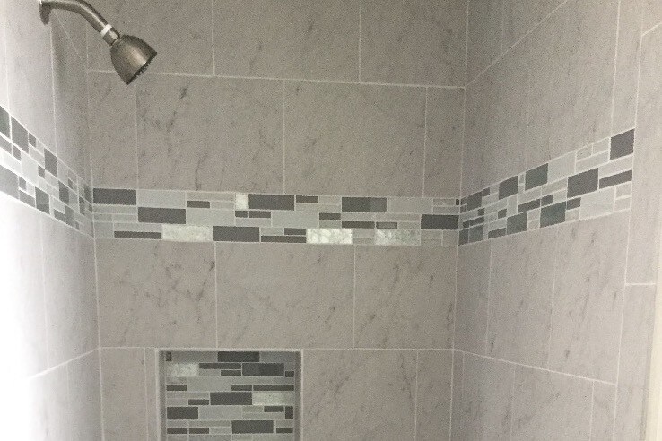Shower - 942 N Gardner St