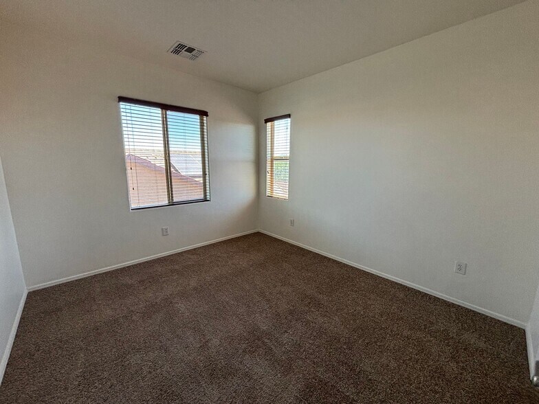 Building Photo - 12553 N Green Oak Dr