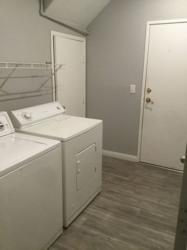 Building Photo - GORGEOUS CONDO IN GATED COMMUNITY NEAR SUMMERLIN