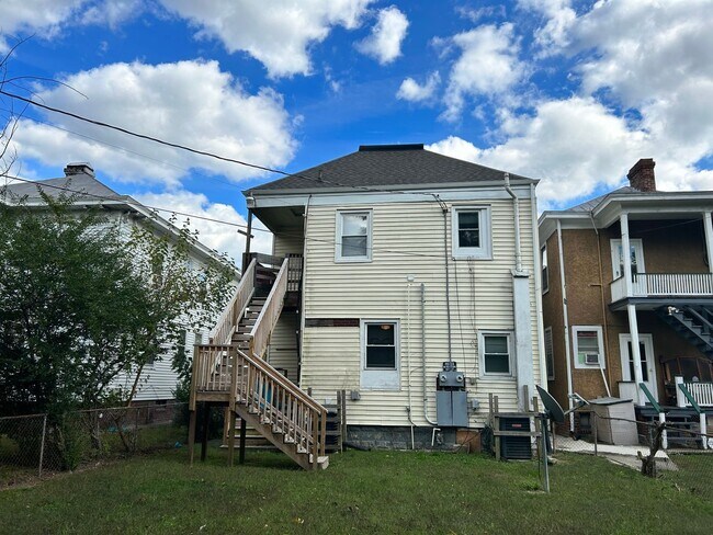 Building Photo - 3208 Carolina Ave