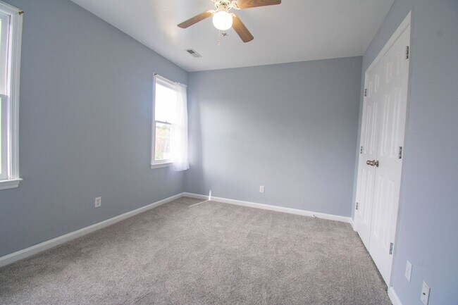 Building Photo - Available Soon! 3 Bedroom 2.5 Bathroom with Large Backyard and 2 Car Garage!