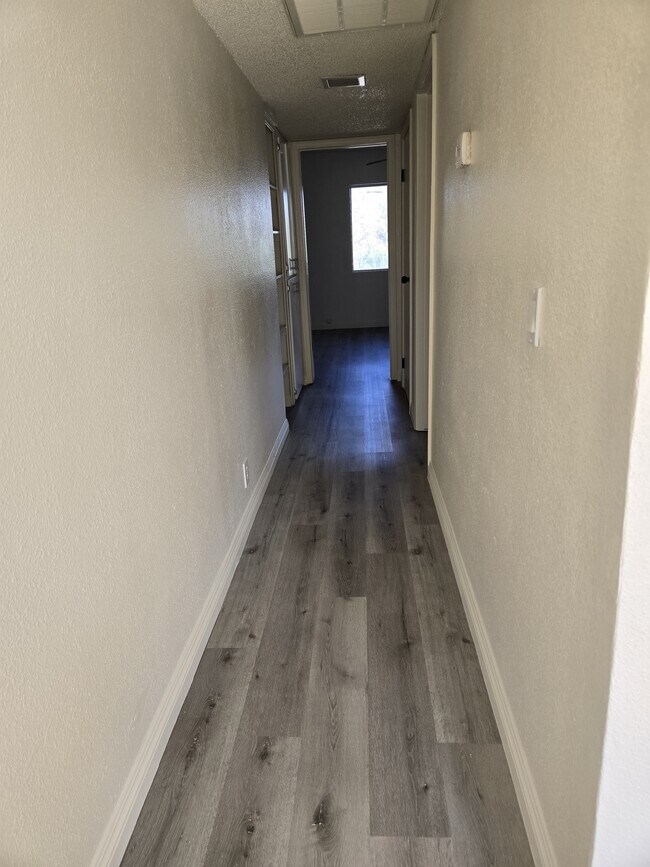 Building Photo - 300 Brookside Ln