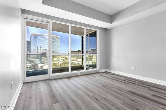 Building Photo - 4525 Dean Martin Dr