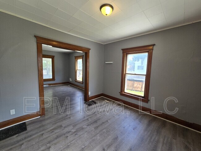 Building Photo - 1311 W 2nd St