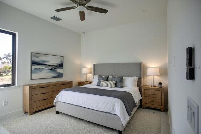 Building Photo - 9574 Salt Lake St