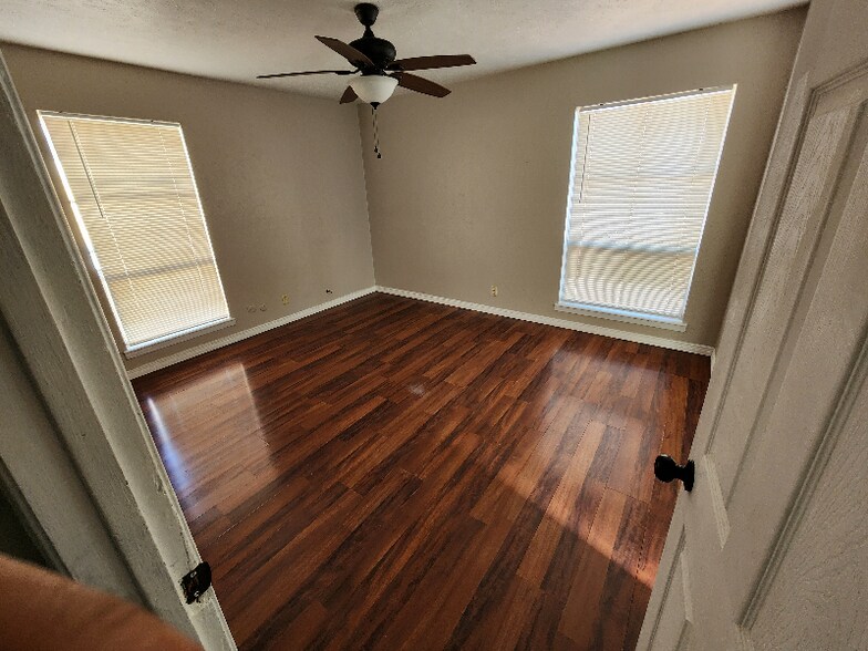 Building Photo - 5109 Bastille Ave