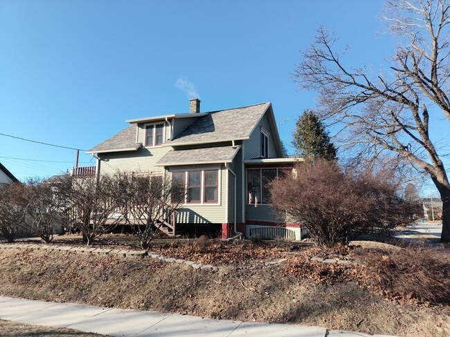 Building Photo - 401 Cleveland Ave