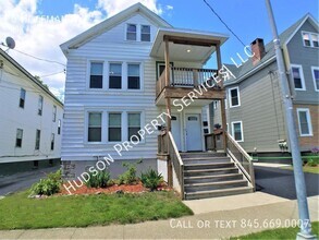 Building Photo - Beautiful and Newly Updated 2nd Floor Apar...