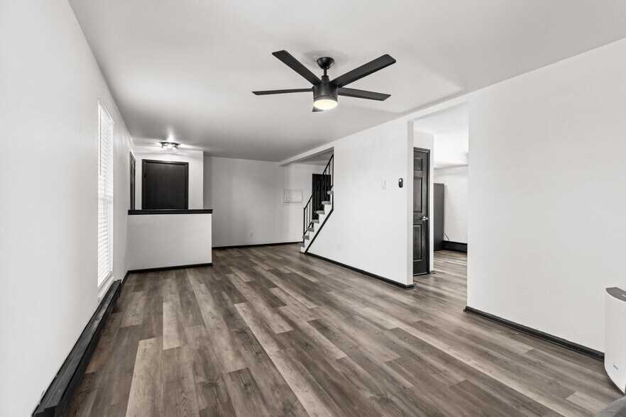 Building Photo - 16562 E Louisiana Dr