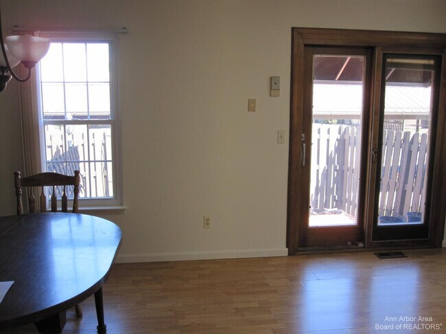 Building Photo - 3238 Alpine Dr