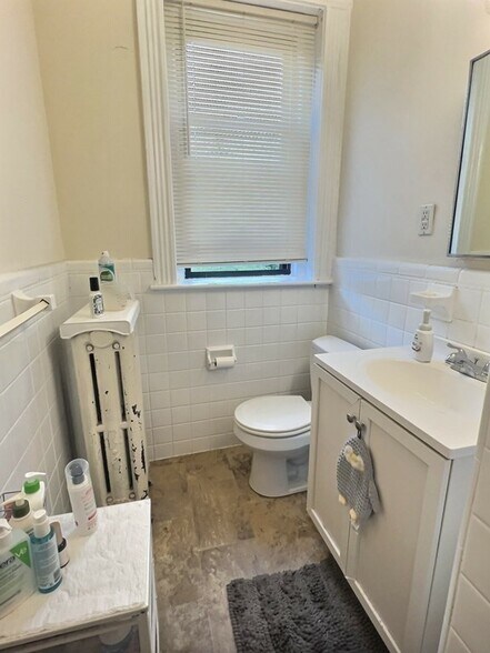 Building Photo - 7 Naples Rd