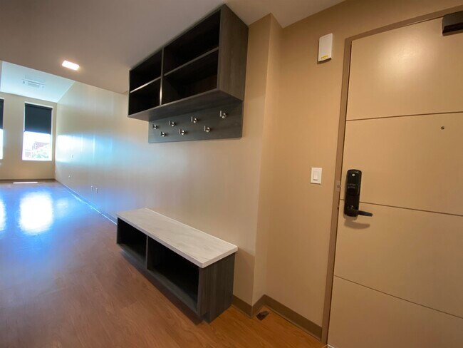 Building Photo - 83 Hanover St