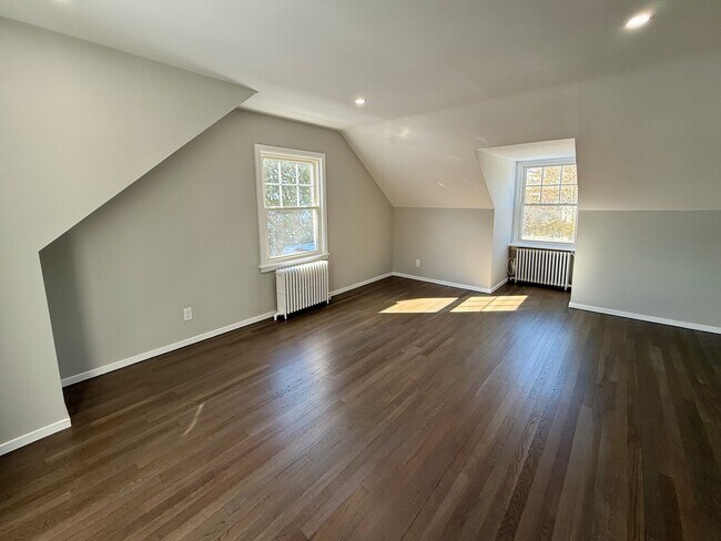 Building Photo - 191 Hobart Ave