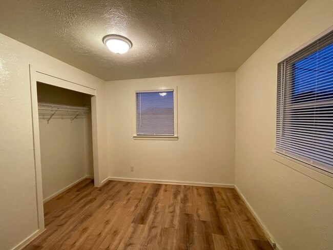 Building Photo - 2015 B St