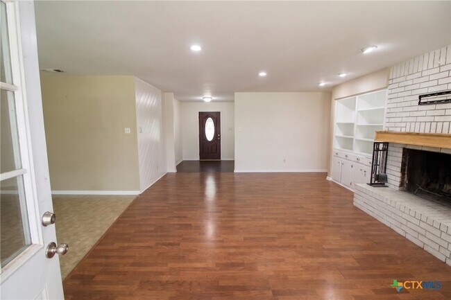 Building Photo - 616 Manning Dr