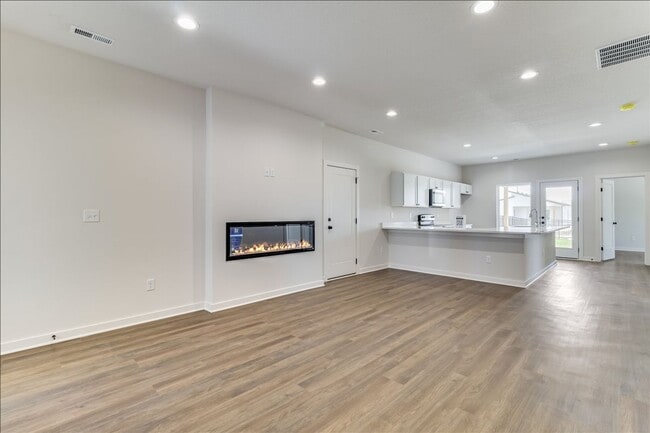 Building Photo - Beautiful Four Bedroom, Two Bathroom