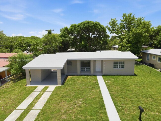 Building Photo - 875 NW 168th Dr