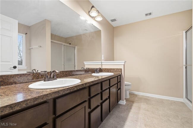 Building Photo - 12120 Edgehill Oval