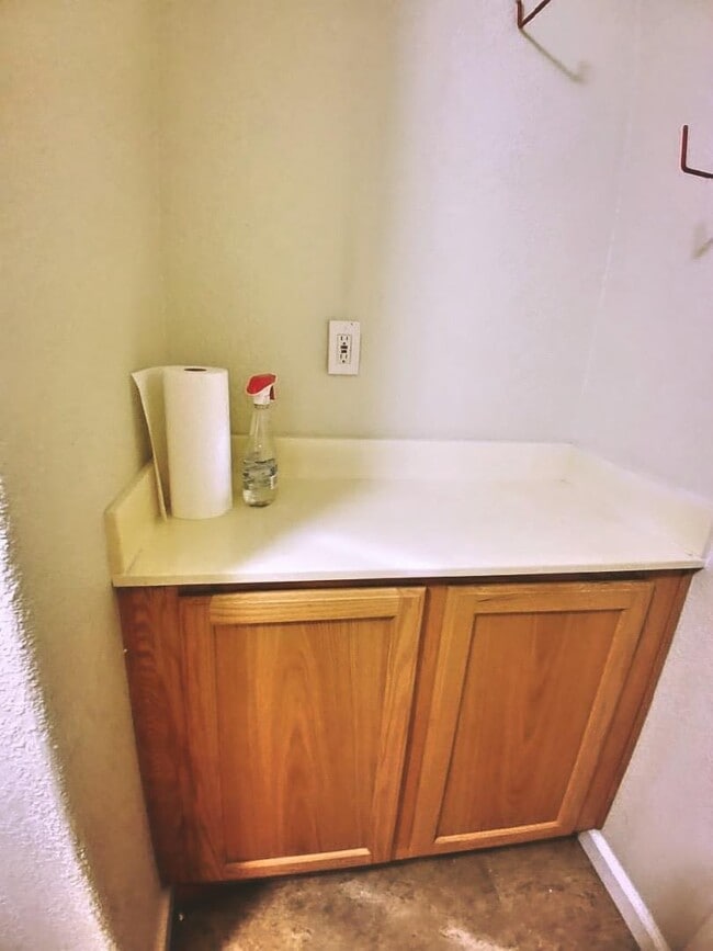 Building Photo - 784 Begonia Dr