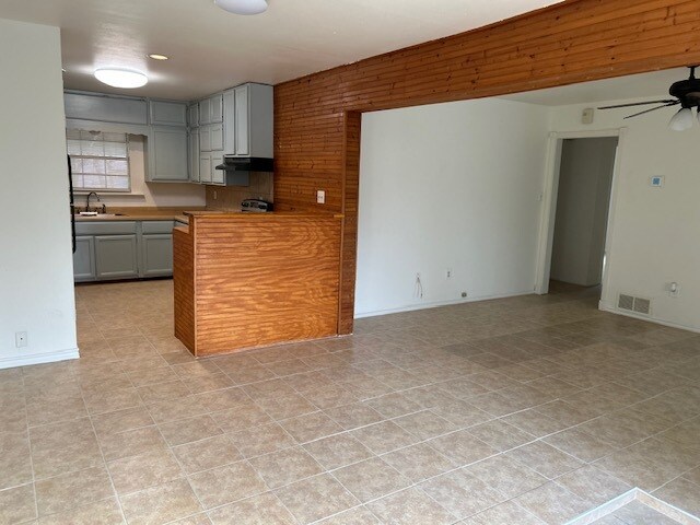 Building Photo - 709 S 11th St