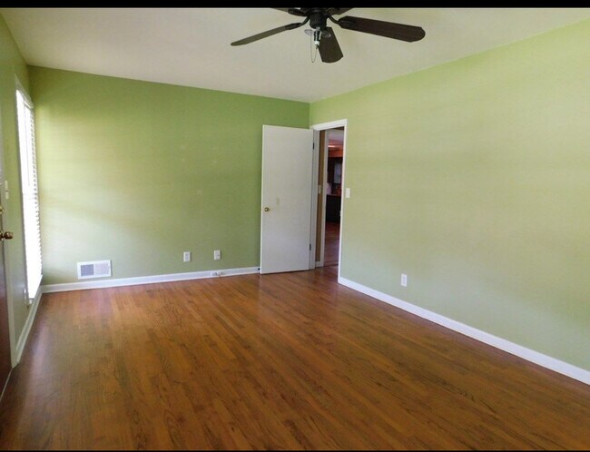 Primary Photo - 104 Morningside Dr