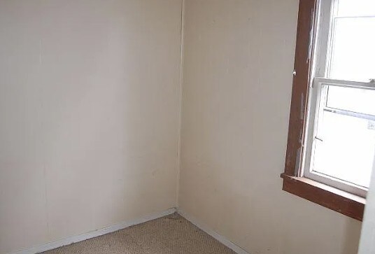 Building Photo - 915 Stocker Ave