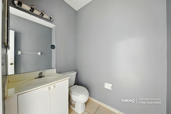 Building Photo - 2915 SE 15th Terrace