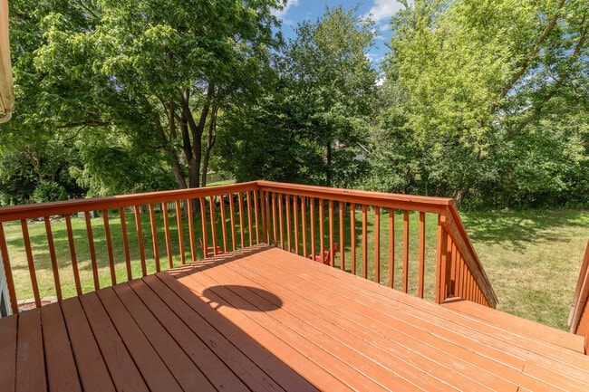 Building Photo - 211 Lorien Ct
