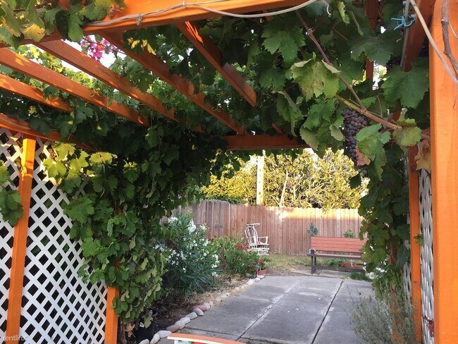 Building Photo - 5058 Garden Way